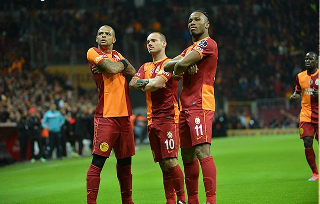 أفضل 10 لاعبين في تاريخ نادي غلطة سراي