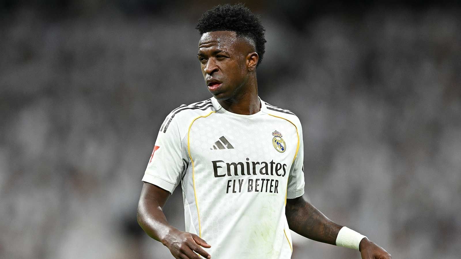 فينيسيوس يتخذ قرارا نهائيا بشأن مستقبله مع ريال مدريد