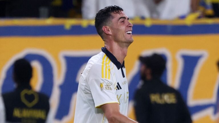 لعيون صاحب المونديال.. الجماهير تجرد رونالدو من لقب الأفضل