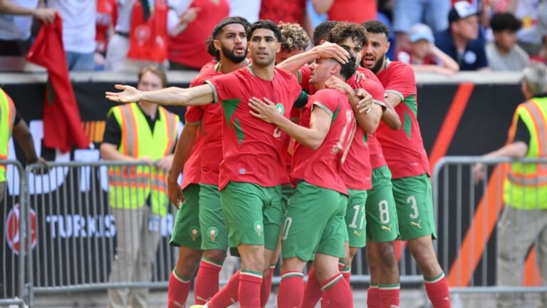 القلق يتصاعد.. ثلاثي المغرب يغيب عن المران قبل مواجهة البرازيل
