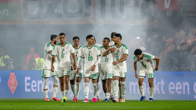 منتخب الجزائر يصل كانساس سيتي ويحظى باستقبال جماهيري كبير