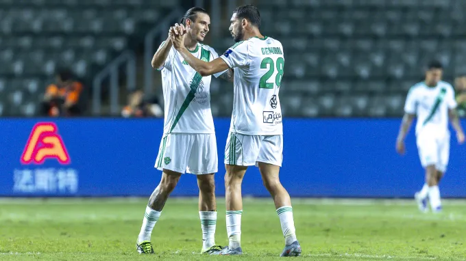 بسبب مفاوضات سرية.. لاعب الأهلي السعودي يواجه عاصفة انتقادات