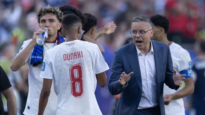 مدرب منتخب المغرب يستعين بـ"الثعلب الأعرج" للإطاحة بهولندا