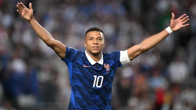 مبابي يحطم رقم بيليه الأسطوري في كأس العالم