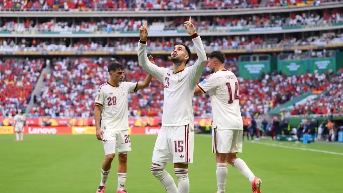 شاهد.. خطأ قاتل من موسليرا يمنح إسبانيا التقدم أمام أوروغواي