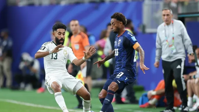 الرأس الأخضر ترسم طريقًا بين ميسي ورونالدو في كأس العالم