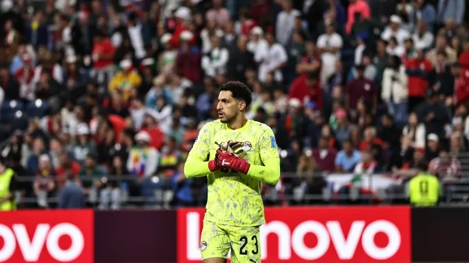 شوبير يداعب أبو تريكة.. ويقدم وعداً قبل لقاء أستراليا
