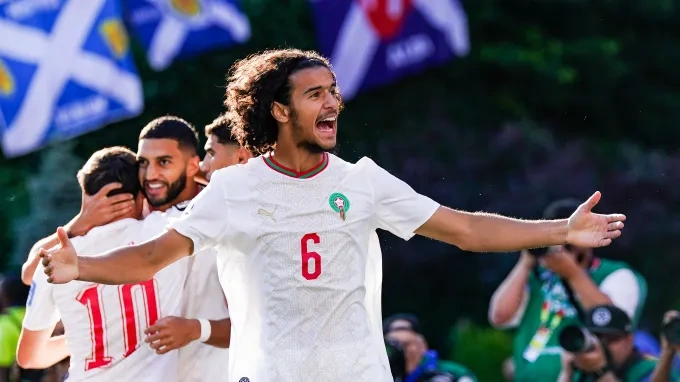 عملاق أوروبي يقتحم سباق التعاقد مع نجم المغرب أيوب بوعدي